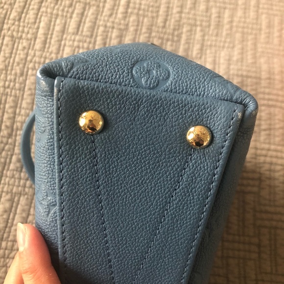 2019 LV V Tote BB - Picture 11 of 12